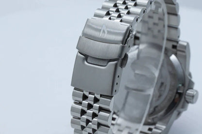 Reloj deportivo de buceo con esfera blanca y GMT de 100 m de Ugly Watch Co.
